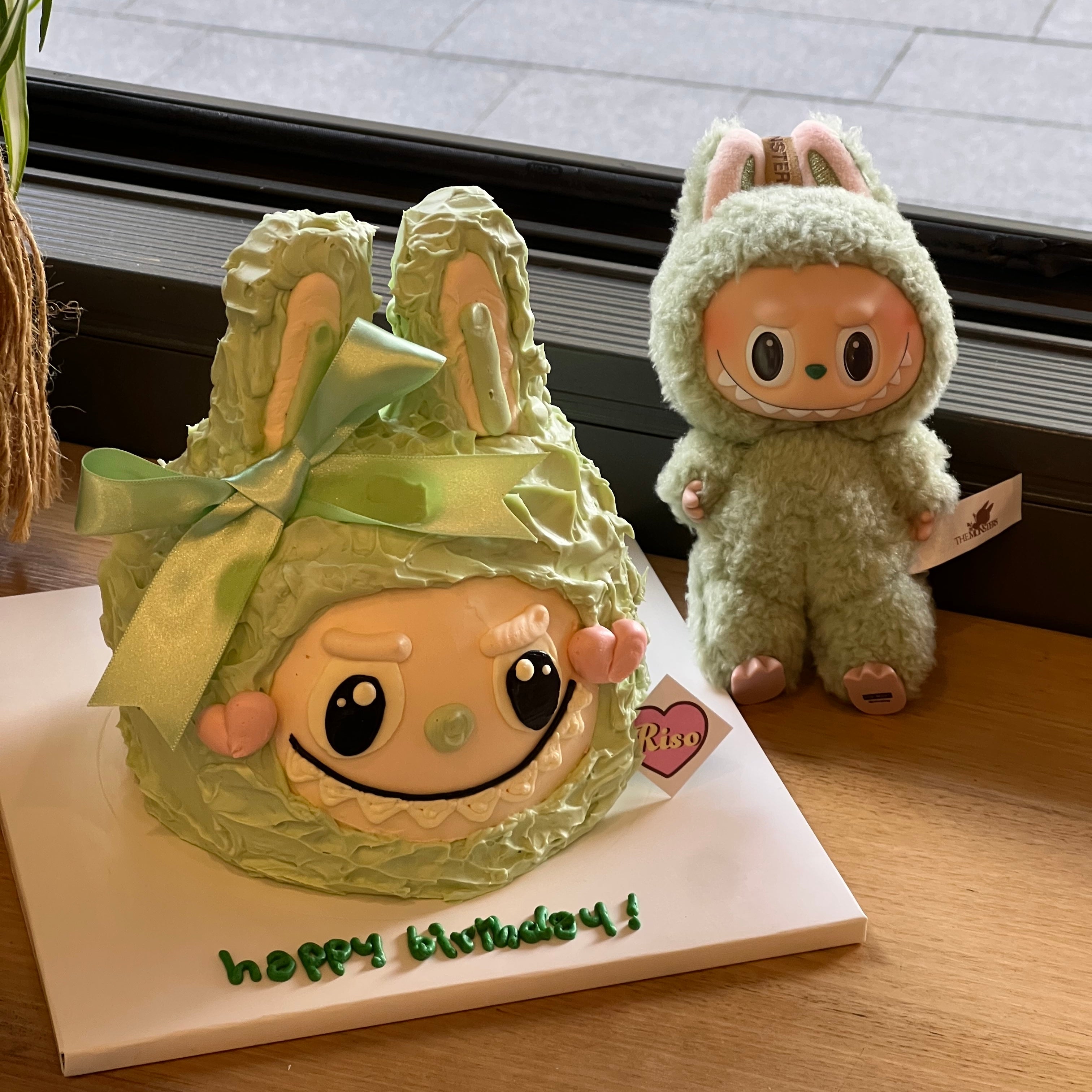 Whimsical bunny cakes featuring Labubu’s mischievous smile and oversized bows — cute, playful, and bursting with character