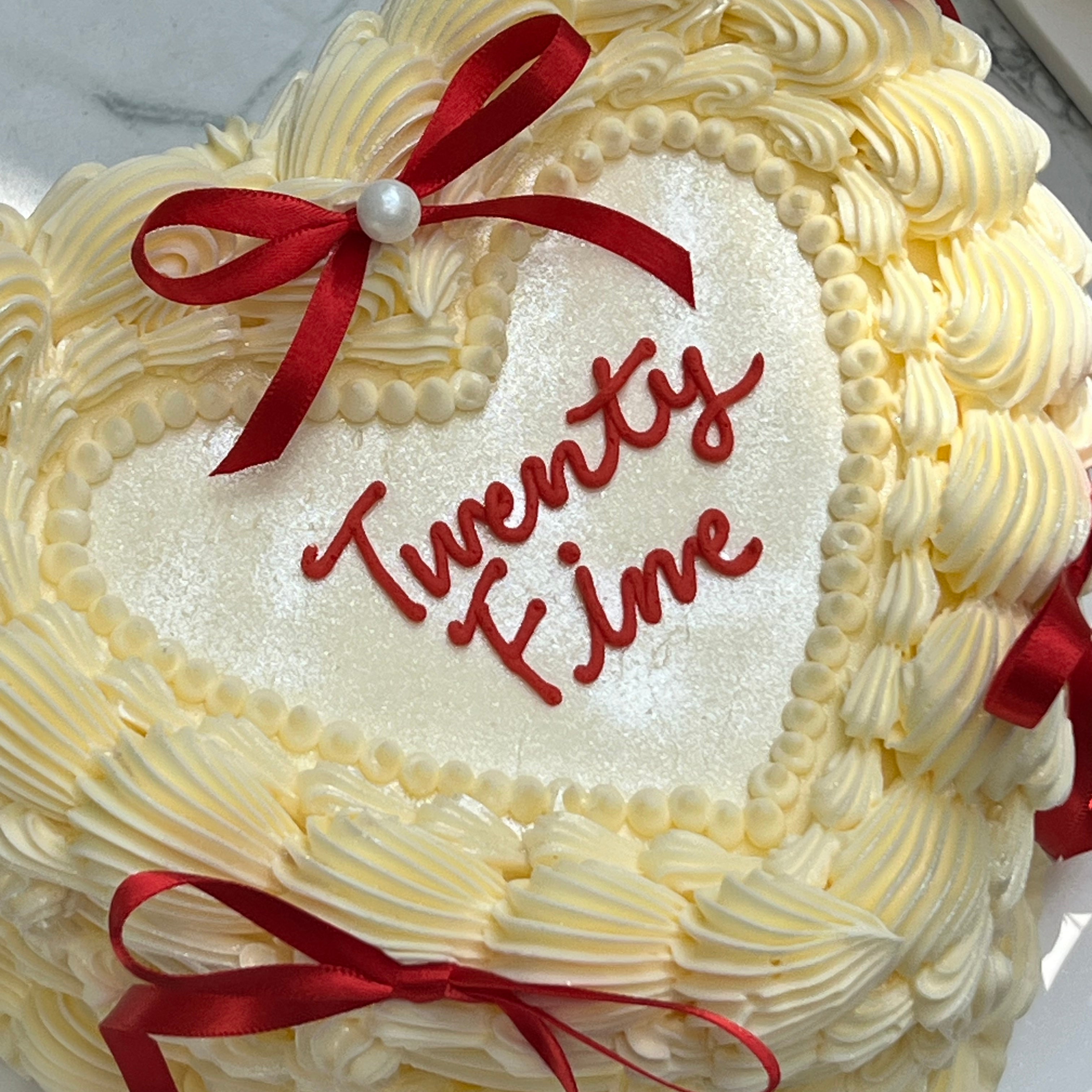 Champagne Love Vintage Cake (Round/Heart)