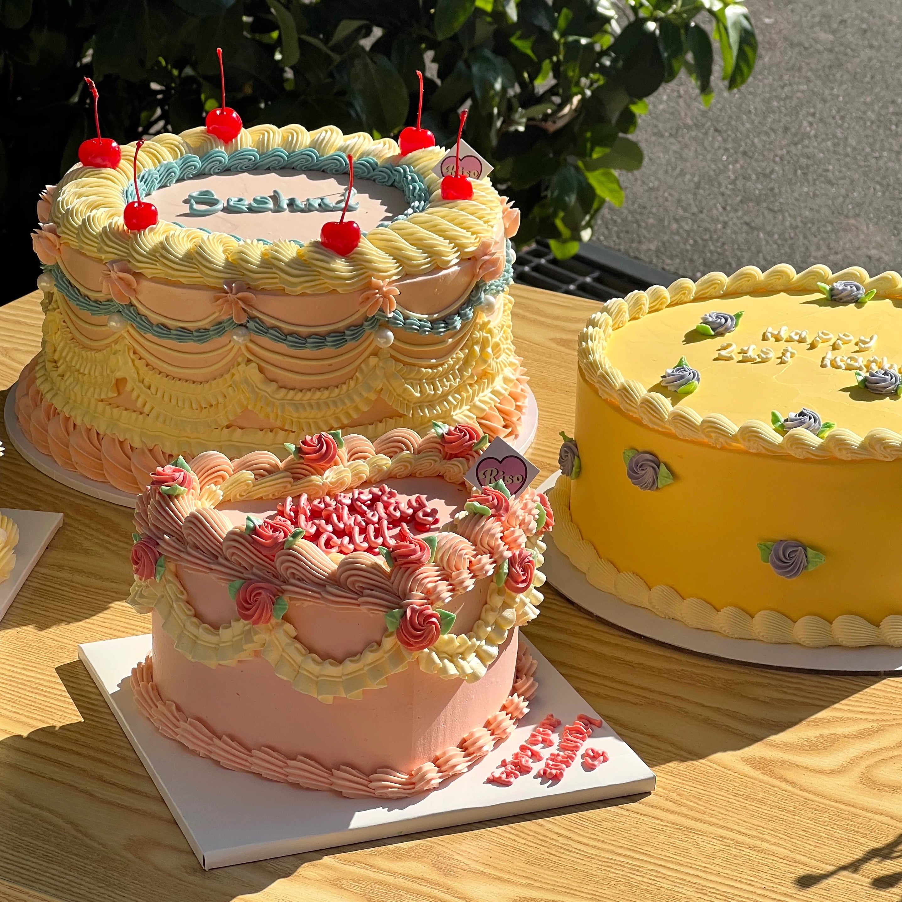 Rose Vintage Cake (Round/Heart)