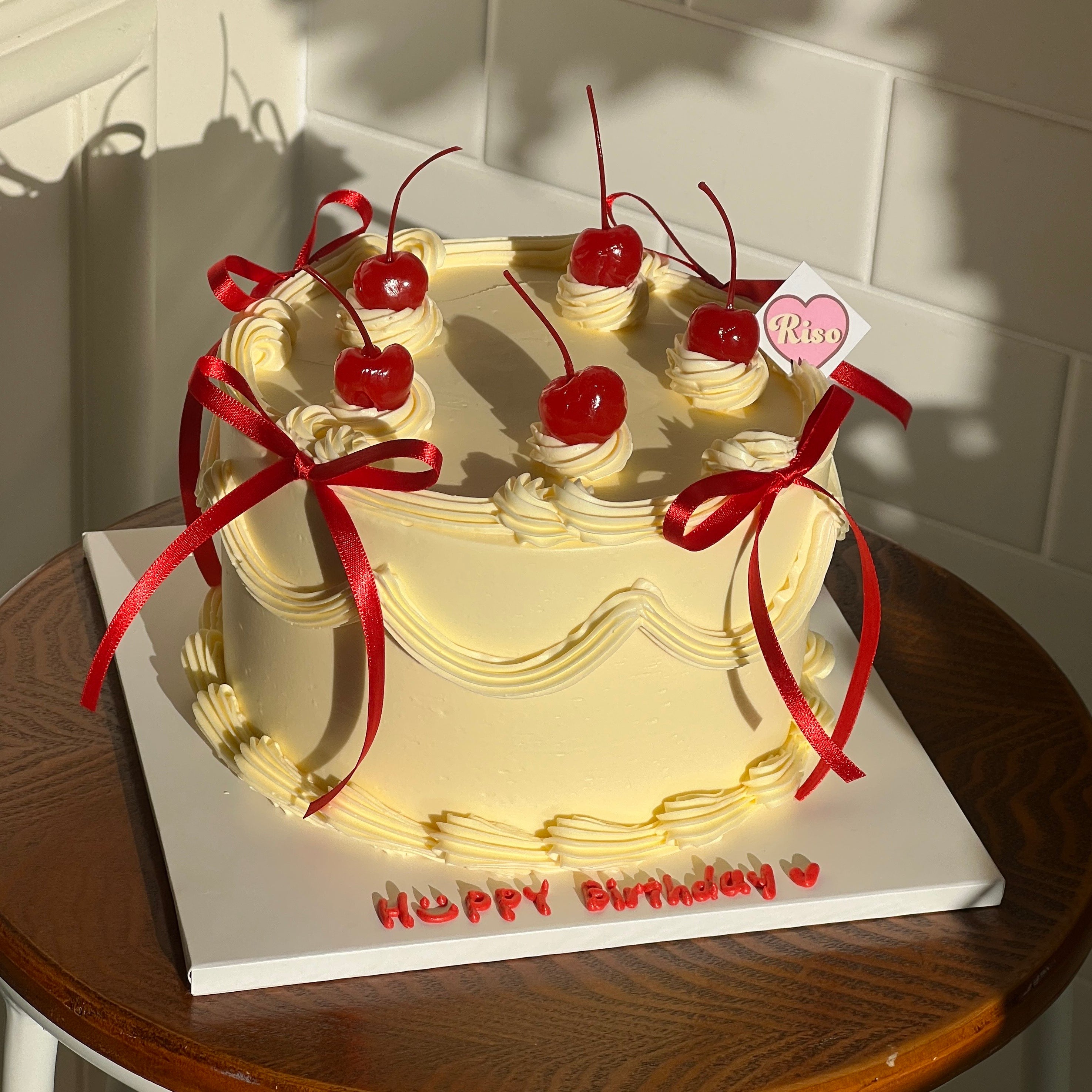 Cherry Ribbon Cake (Round/Heart)