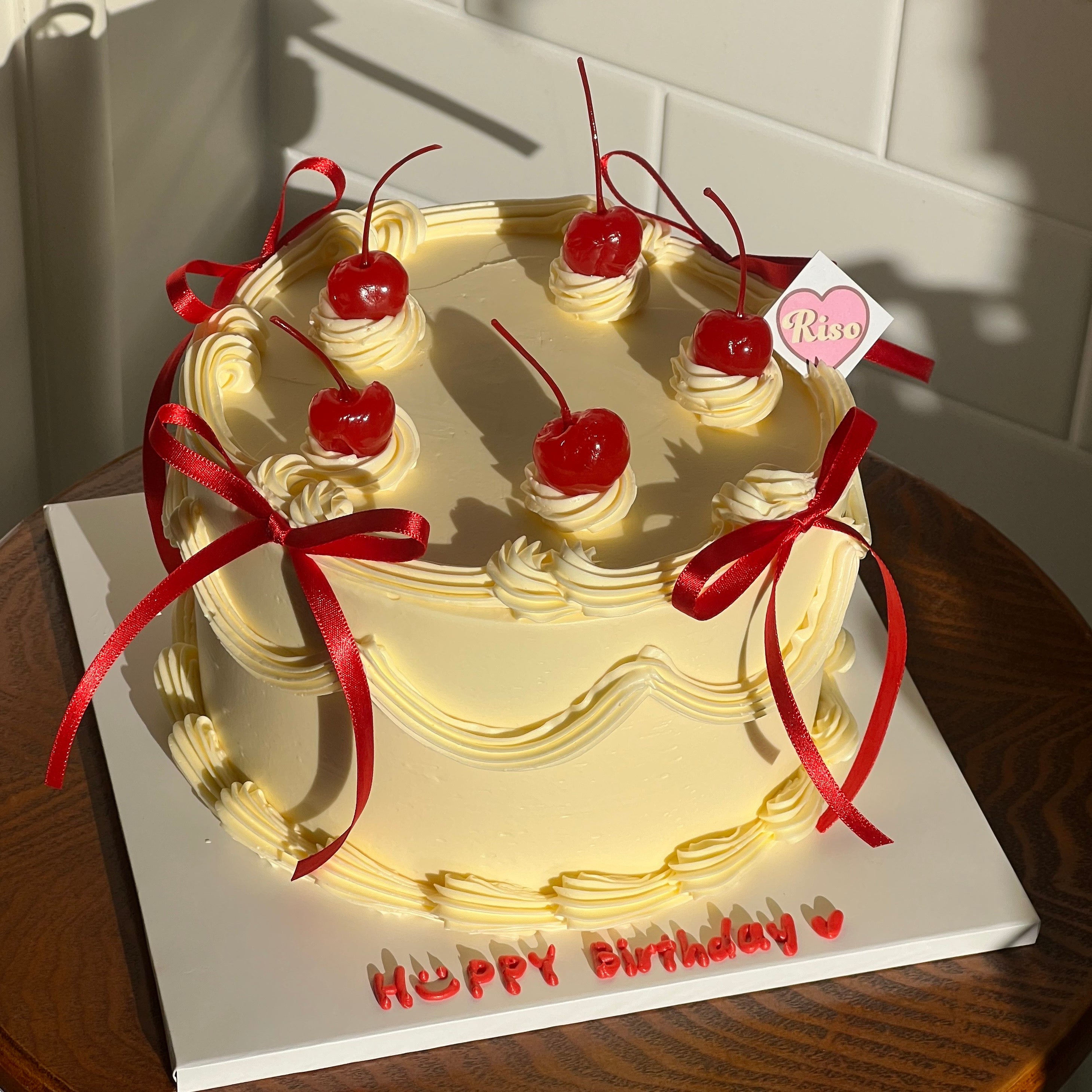 Cherry Ribbon Cake (Round/Heart)