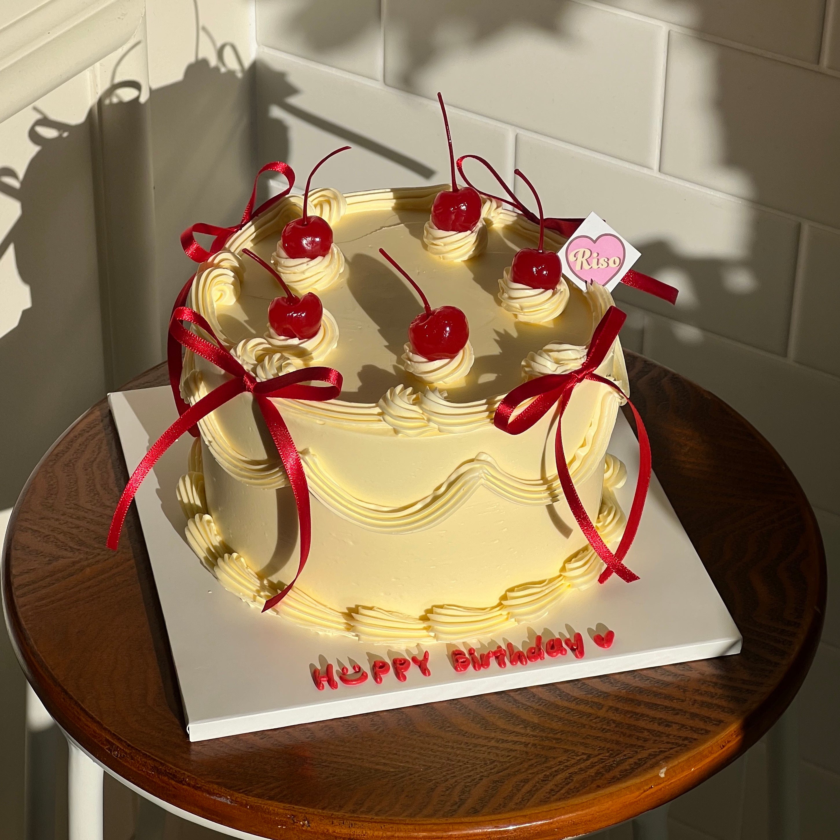 Cherry Ribbon Cake (Round/Heart)