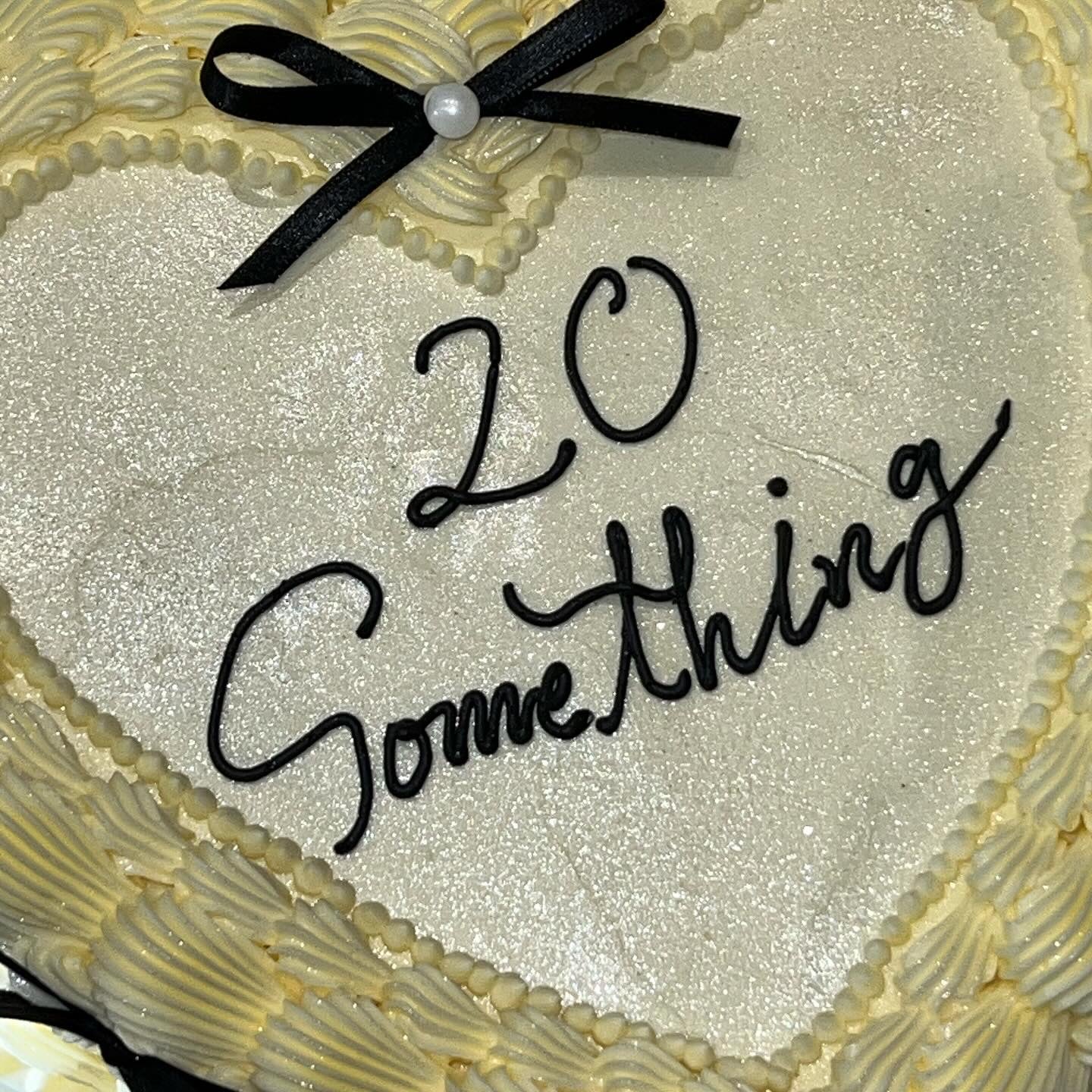 Champagne Love Vintage Cake (Round/Heart)