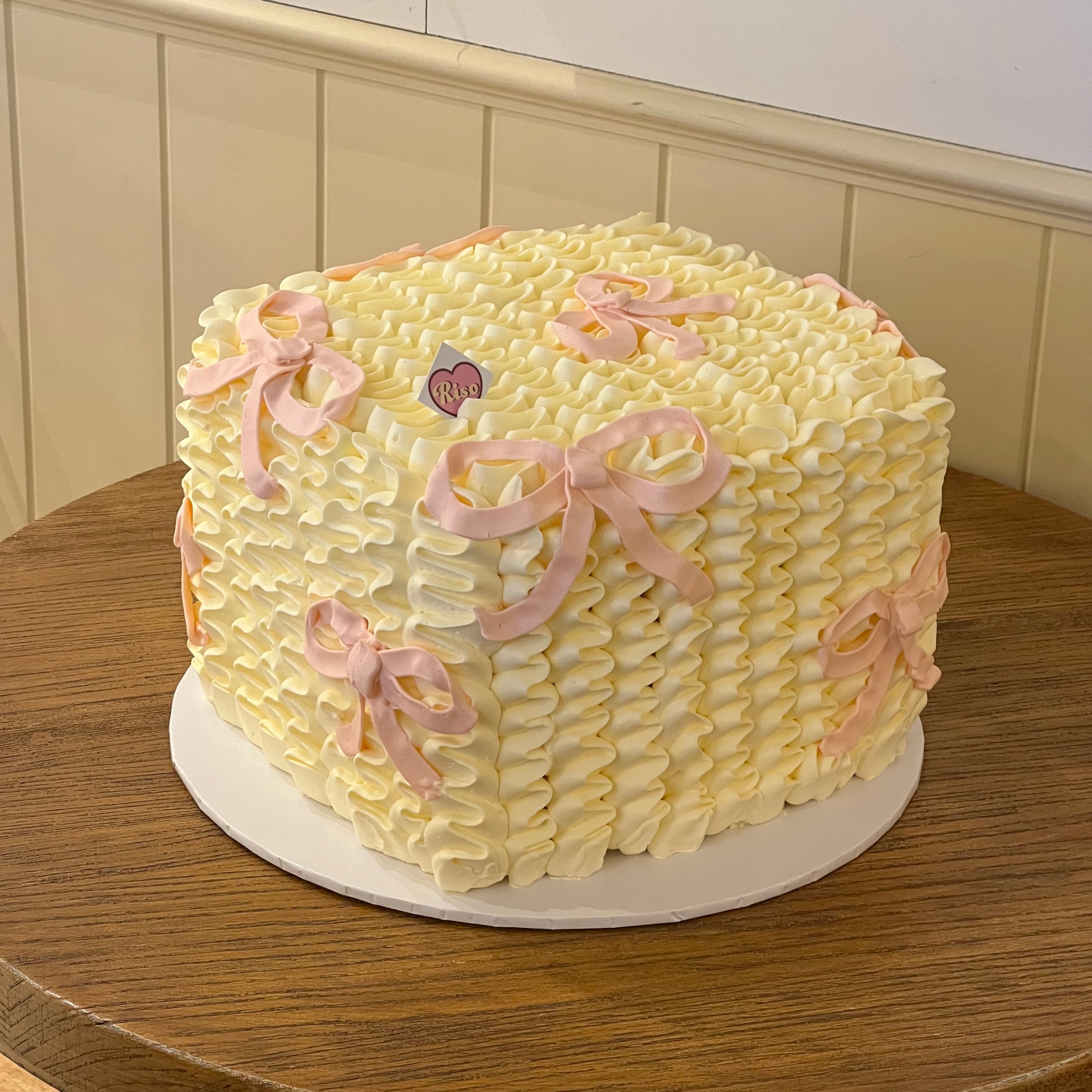 Wiggle Wiggle Ribbon Cake (Round/Heart)