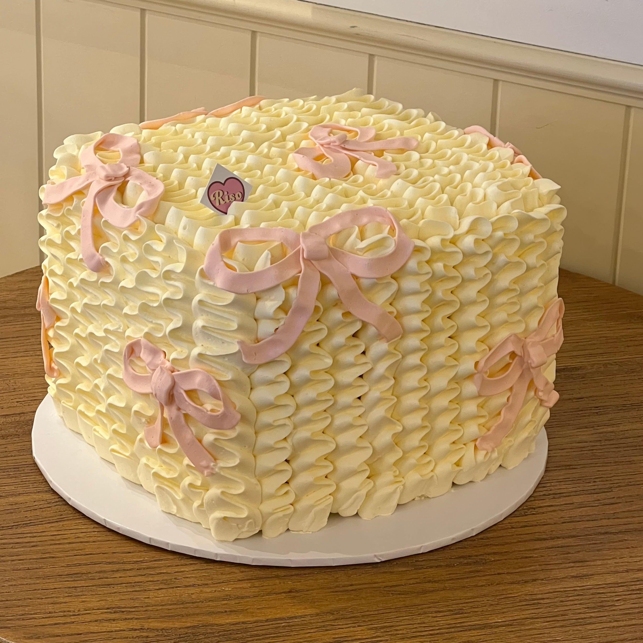 Wiggle Wiggle Ribbon Cake (Round/Heart)