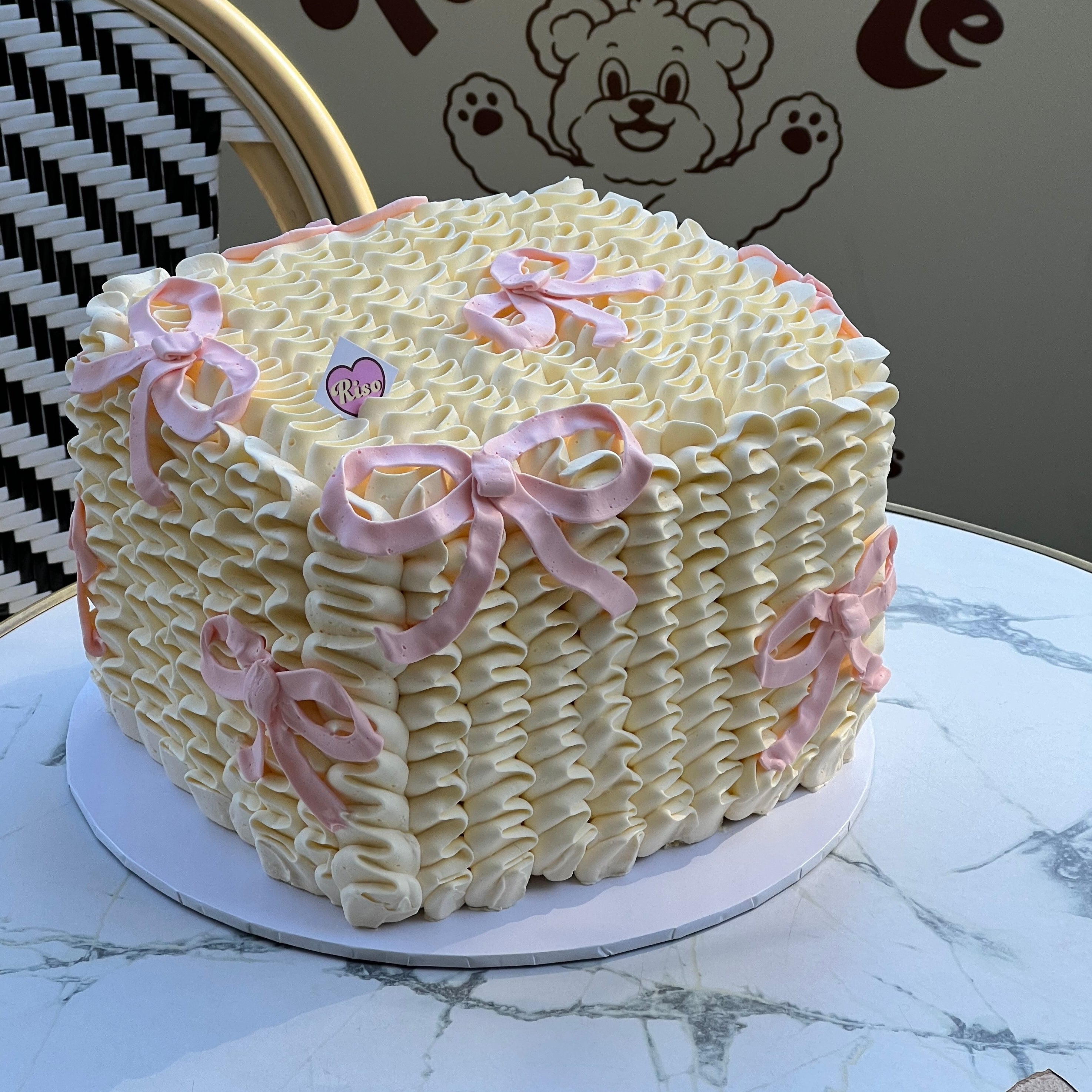 Wiggle Wiggle Ribbon Cake (Round/Heart)
