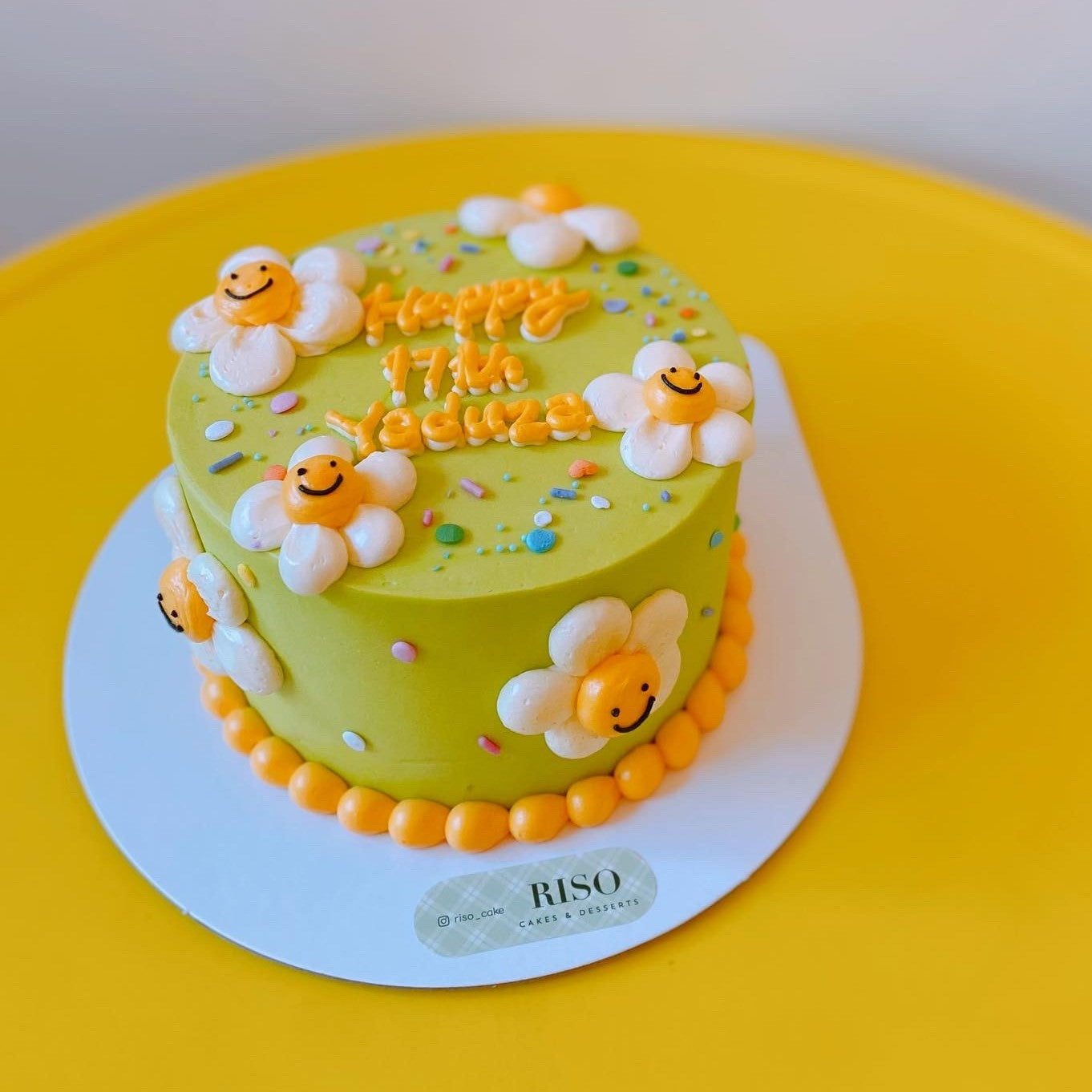 Smiley Daisy Cake