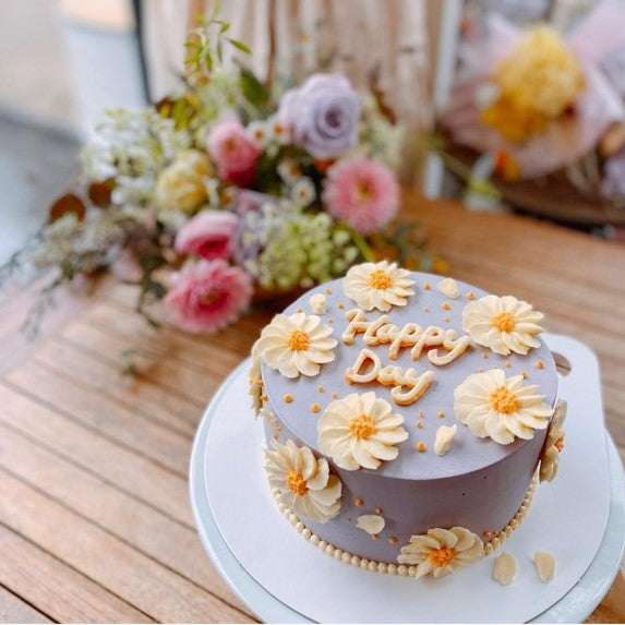Daisy Delight Cake