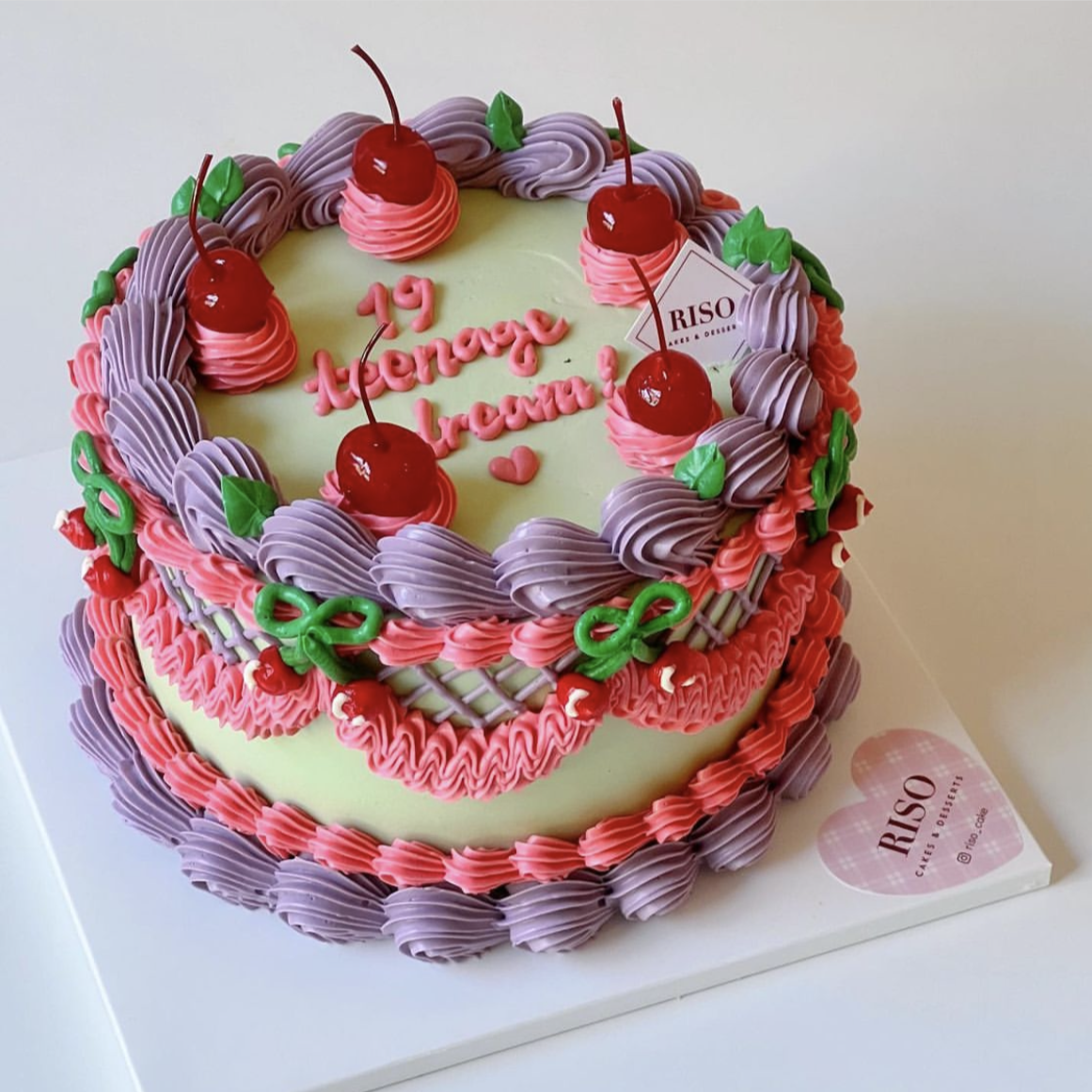 Retro  Vintage Cake (Round/Heart)