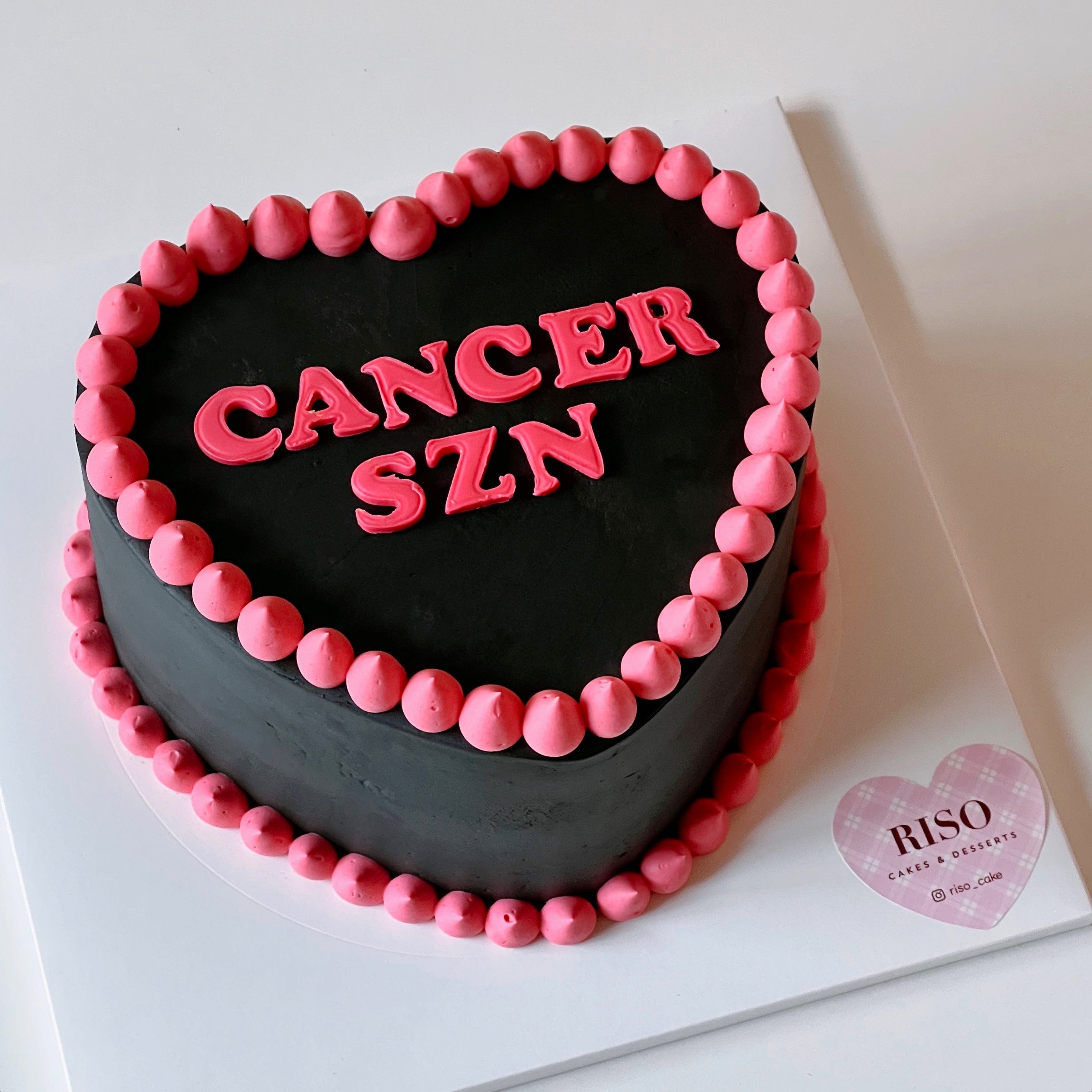 Simple Pom Pom Cake (Round/Heart)