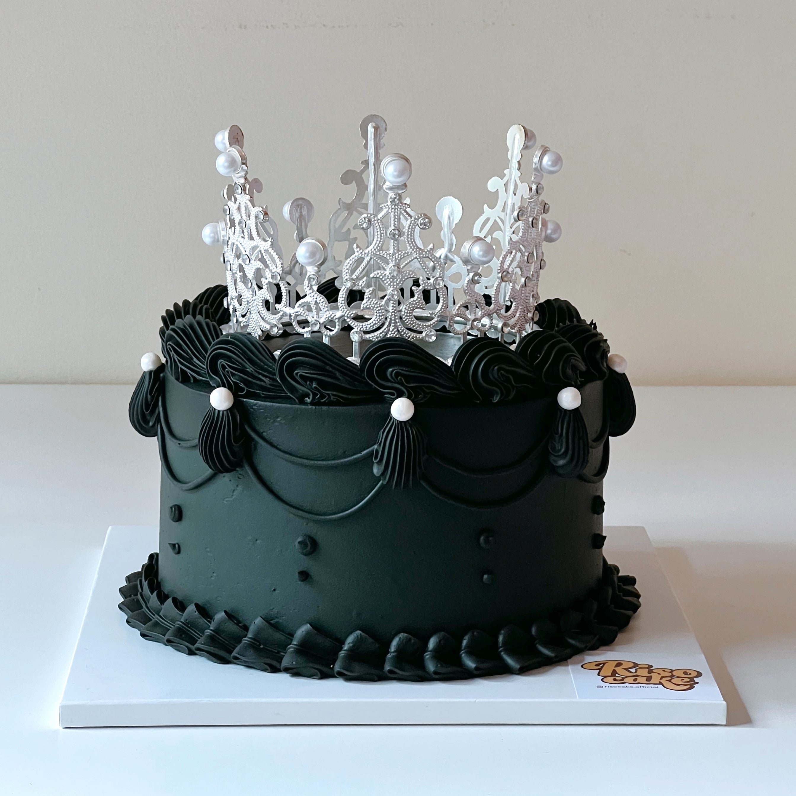 Vintage Tiara Cake