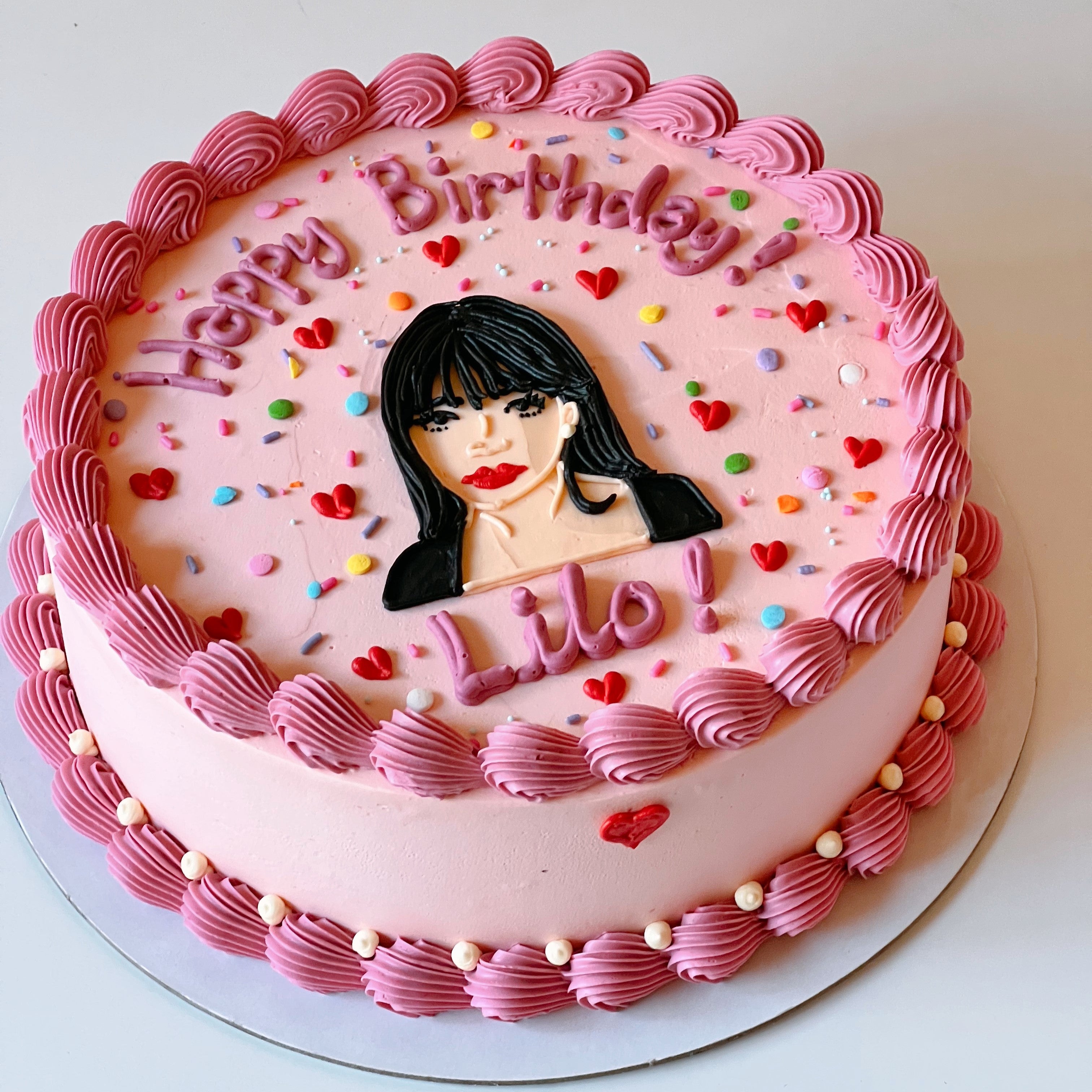 Shell Border Face Illustration Cake