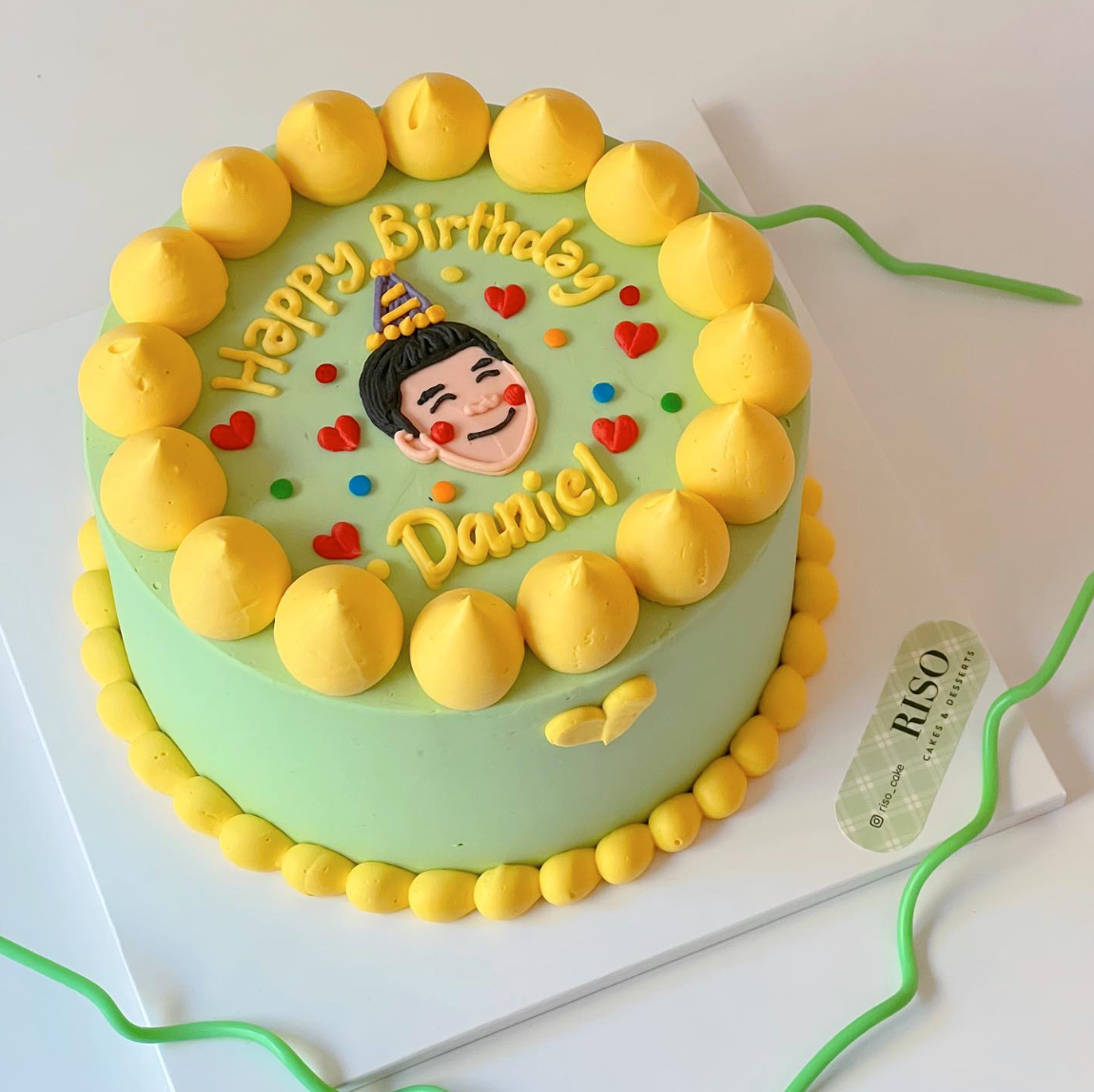 Pom Pom Illustration Cake (Round/Heart)