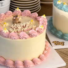 Load image into Gallery viewer, 3D Bear and daisy Cake
