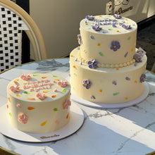 Load image into Gallery viewer, Flower 2 tier Cake
