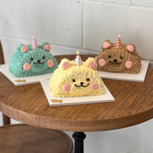 Load image into Gallery viewer, Half Animal cake
