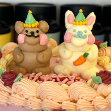 Load image into Gallery viewer, Rose vintage Animal Cake
