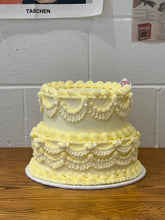 Load image into Gallery viewer, Vintage Pearl 2 tier Cake
