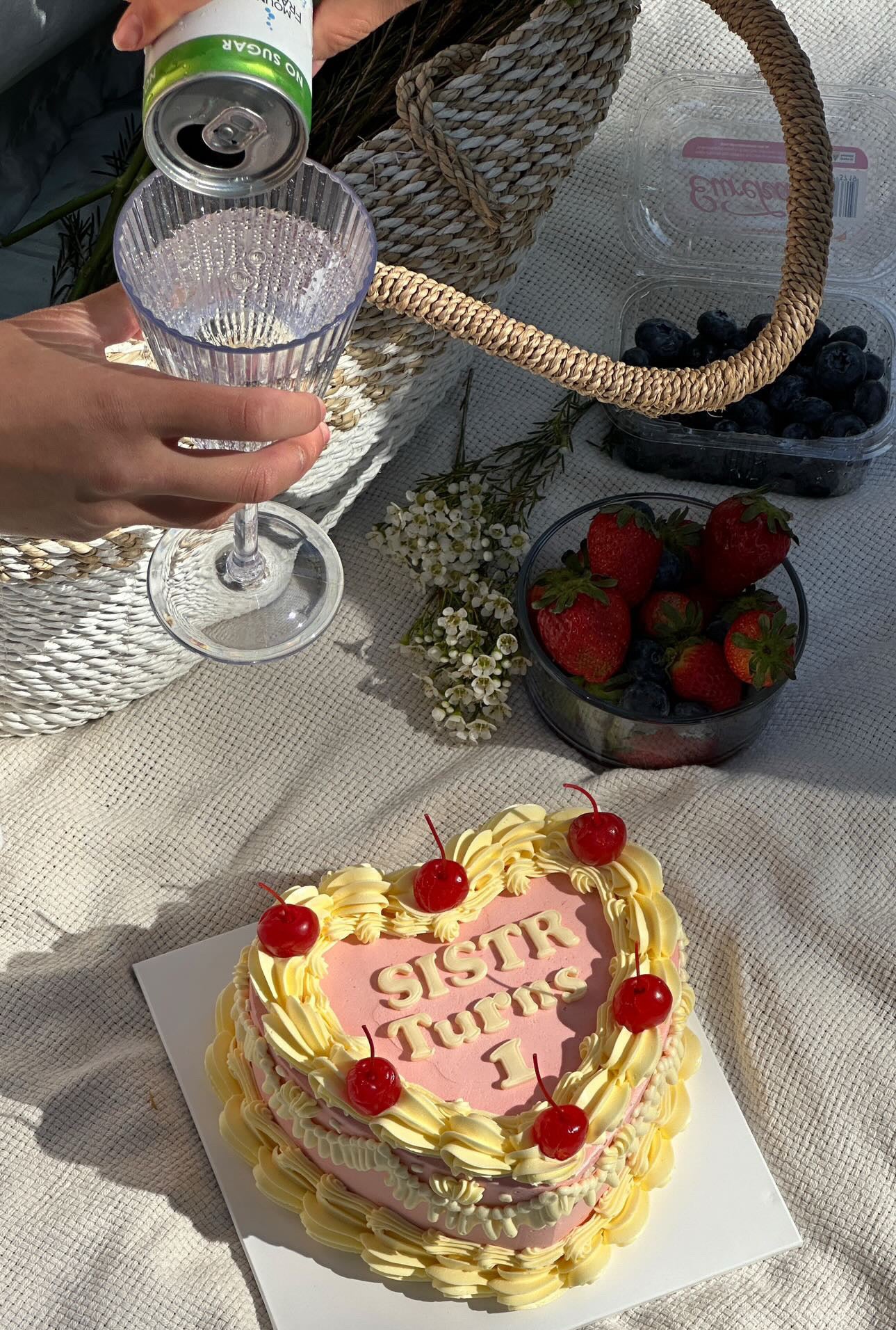 One Colour Text Cake (Round/Heart)