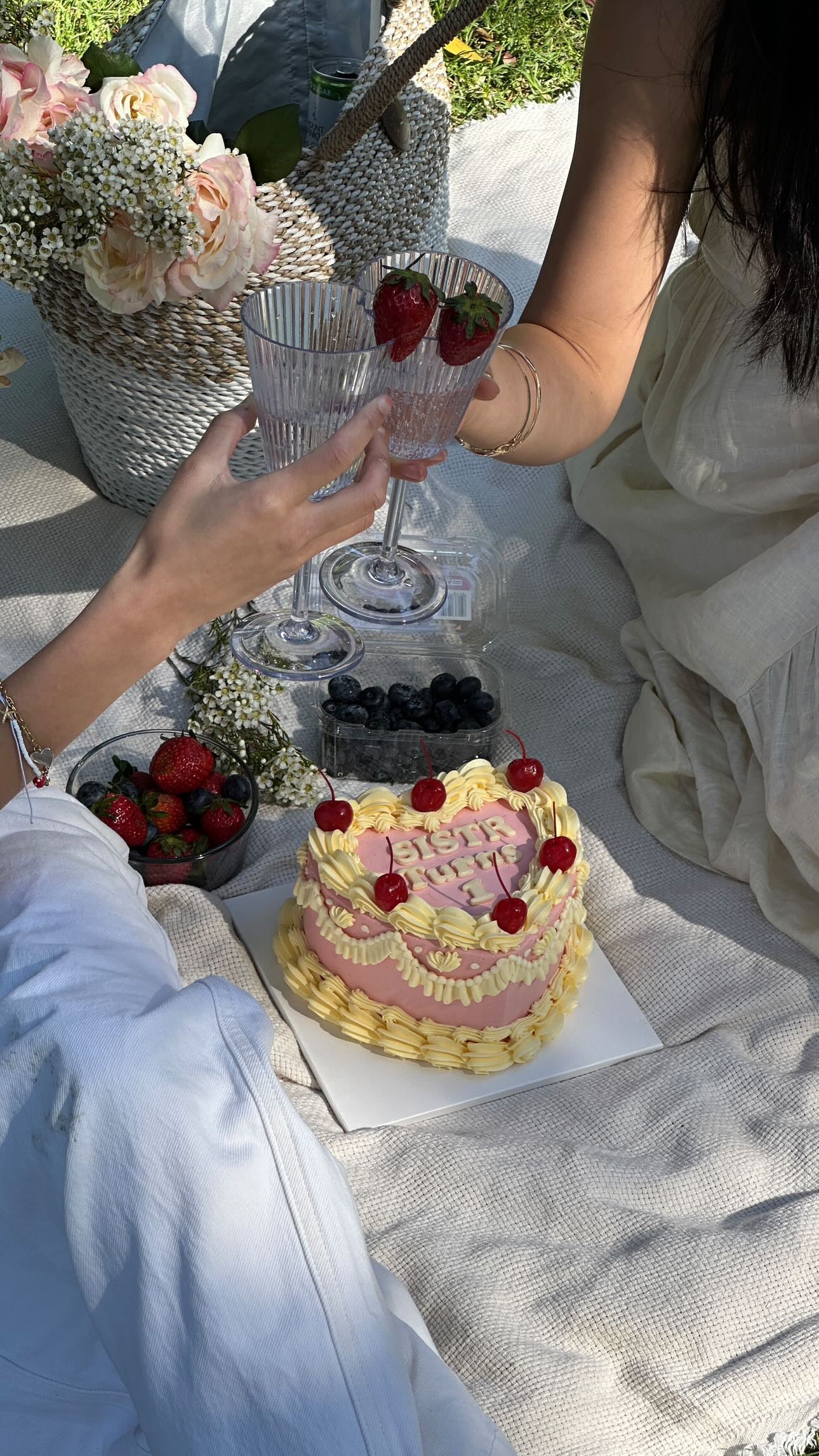 One Colour Text Cake (Round/Heart)