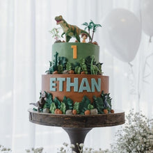 Load image into Gallery viewer, Jungle theme 2 tier Cake
