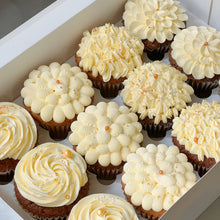 Load image into Gallery viewer, Flower Cupcake
