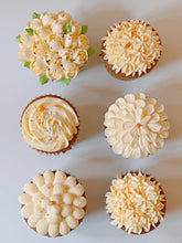 Load image into Gallery viewer, Flower Cupcake
