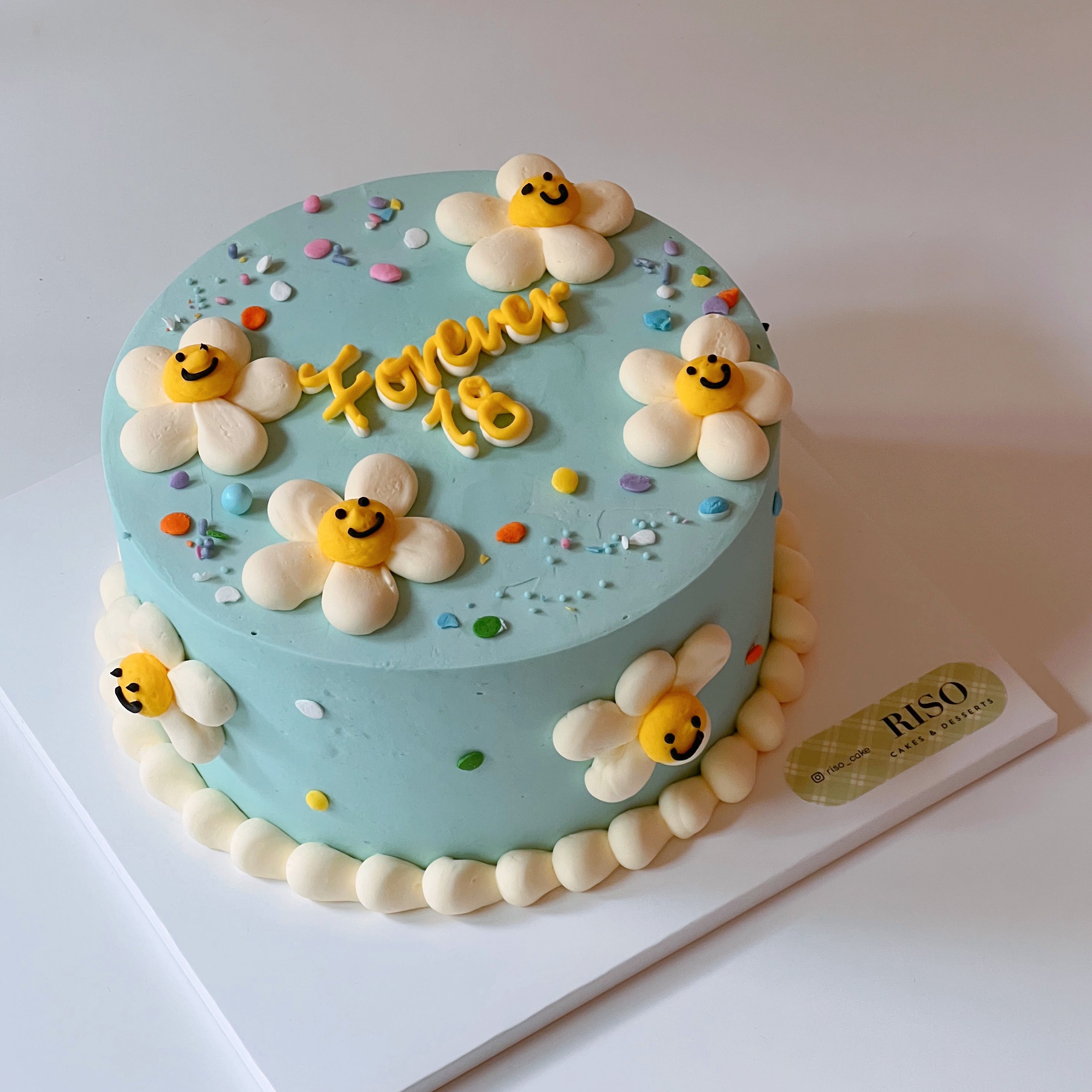Smiley Daisy Cake