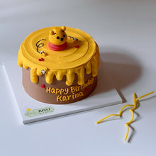 Load image into Gallery viewer, Winnie the pooh Cake
