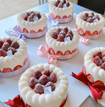 Load image into Gallery viewer, Fresh Cream Strawberry Cake
